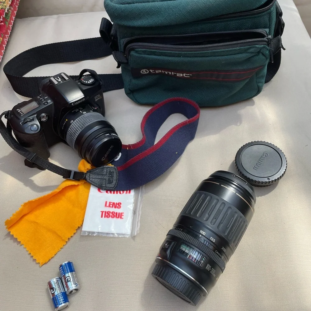 Canon Eos rebel filmed camera with 2 lenses and bag